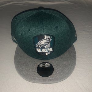 NWT Youth Philadelphia Eagles snap back